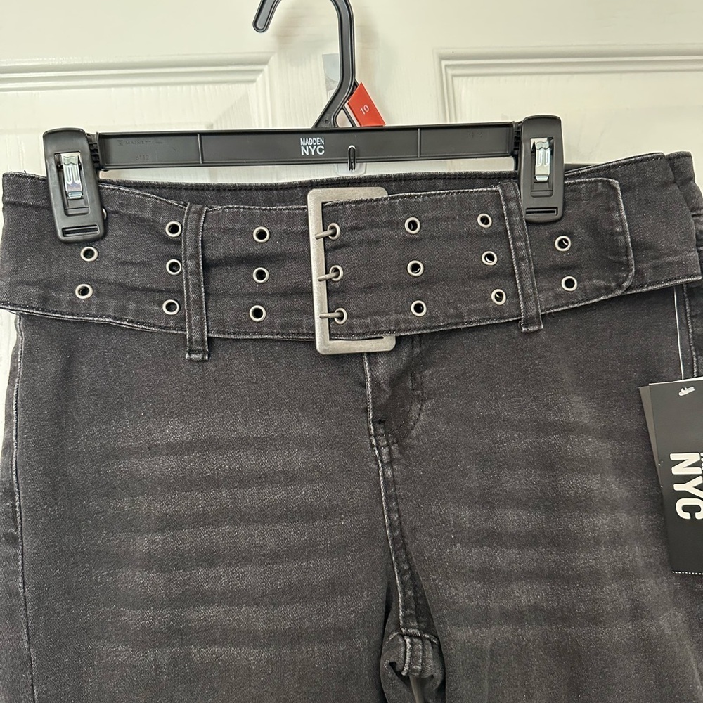 Elegant Black Flare Jeans for Women - Picture 7 of 10